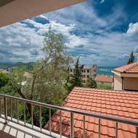 Family One-Bedroom Apartment with Terrace and Sea View