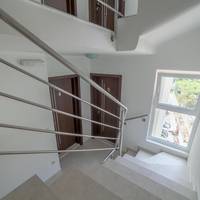 Deluxe One-Bedroom Apartment