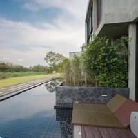 Deluxe Room With Pool Access