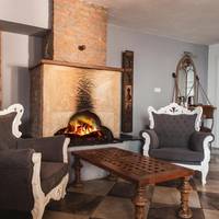 Deluxe Queen Suite