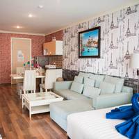 Two-bedroom Apartment with Mountain View F305