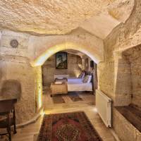 Deluxe Family Cave Room