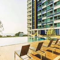 Apartment with Pool View 
