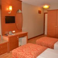 Double or Twin Room with Partial Sea View