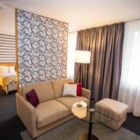 King Suite with Courtyard View