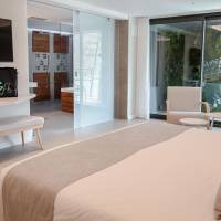 Suite with Hot Tub