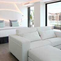 Deluxe Suite with Spa Bath
