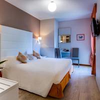 Double or Twin Room with Partial Sea View