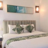 Deluxe Queen Room with Sea View