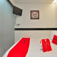 Standard Double Room with Skylight (No Windows) 