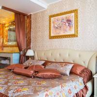 Queen Suite with Hot Tub