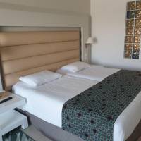 Family Room with Inland View (2 Adults + 2 Children)