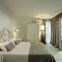 Family Room (3 Adults)