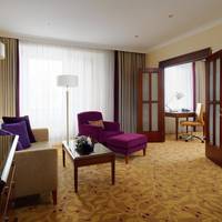 Corner Suite with Lounge Access