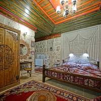 Deluxe Family Stone Room