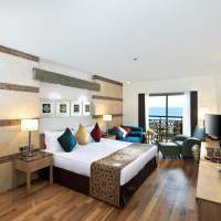 Superior Twin Room with Side-Sea View