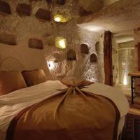 Deluxe Cave Room