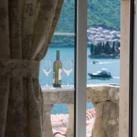 One-Bedroom Apartment with Sea View