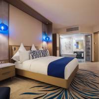 Junior Suite, 1 Bedroom Suite, 1 King, Sea view, Balcony