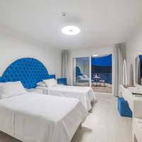 Standard Twin Room with Sea View