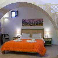 Two-Bedroom House (4 Adults)