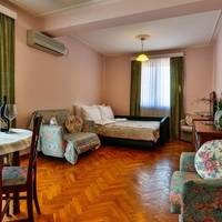 One-Bedroom Apartment (5 Adults)