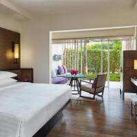 Club Deluxe King Room with Lounge Access 
