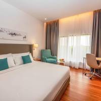 Deluxe King Room with Private Airport Pick up or Drop off including 15% off on Spa + F&B