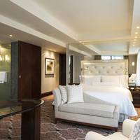 Crown Deluxe King Room