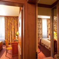 2 Adjacent Rooms