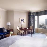 Junior Suite, Guest room, 1 King, City view, Corner room