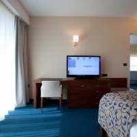 One-Bedroom Suite (2 Adults) with Aquapark Included