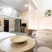 Deluxe Studio