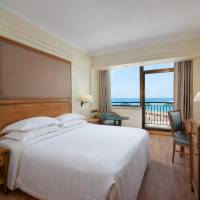 Classic, Guest room, 1 Queen, Sea view, Low floor, Balcony