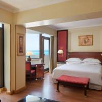 Hospitality Suite, 1 Queen, Garden view, High floor, Balcony
