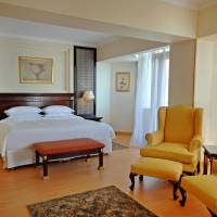 Hospitality Suite, 1 Queen, City view, High floor, Balcony