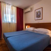 Superior One-Bedroom Apartment with Park View (4 Adults)