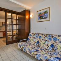 Two-Bedroom Apartment with Park View (6 Adults)
