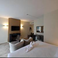 Honeymoon Suite