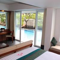 Junior Suite with Pool Access