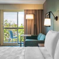 King Bed w/pull-out sofa River View
