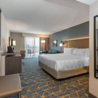 King Bed w/pull-out sofa Parking View