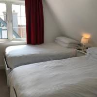 Twin Room (Private Bathroom, Sea View)