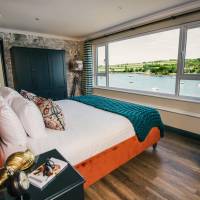 Suite with Balcony and Sea View