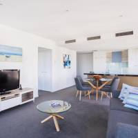 Two-Bedroom Apartment with One Queen Bed and One Double Bed