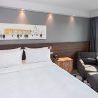 Queen Room with City View