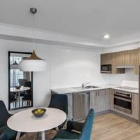 One-Bedroom King Apartment