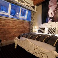 Velvet King Room