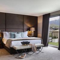 PENTHOUSE No 10, 1 King Bed, Lake View, Private Theatre & Outdoor Hot Tub