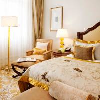 Executive Suite City View – 50% discount on airport transfers in a multi utility vehicle